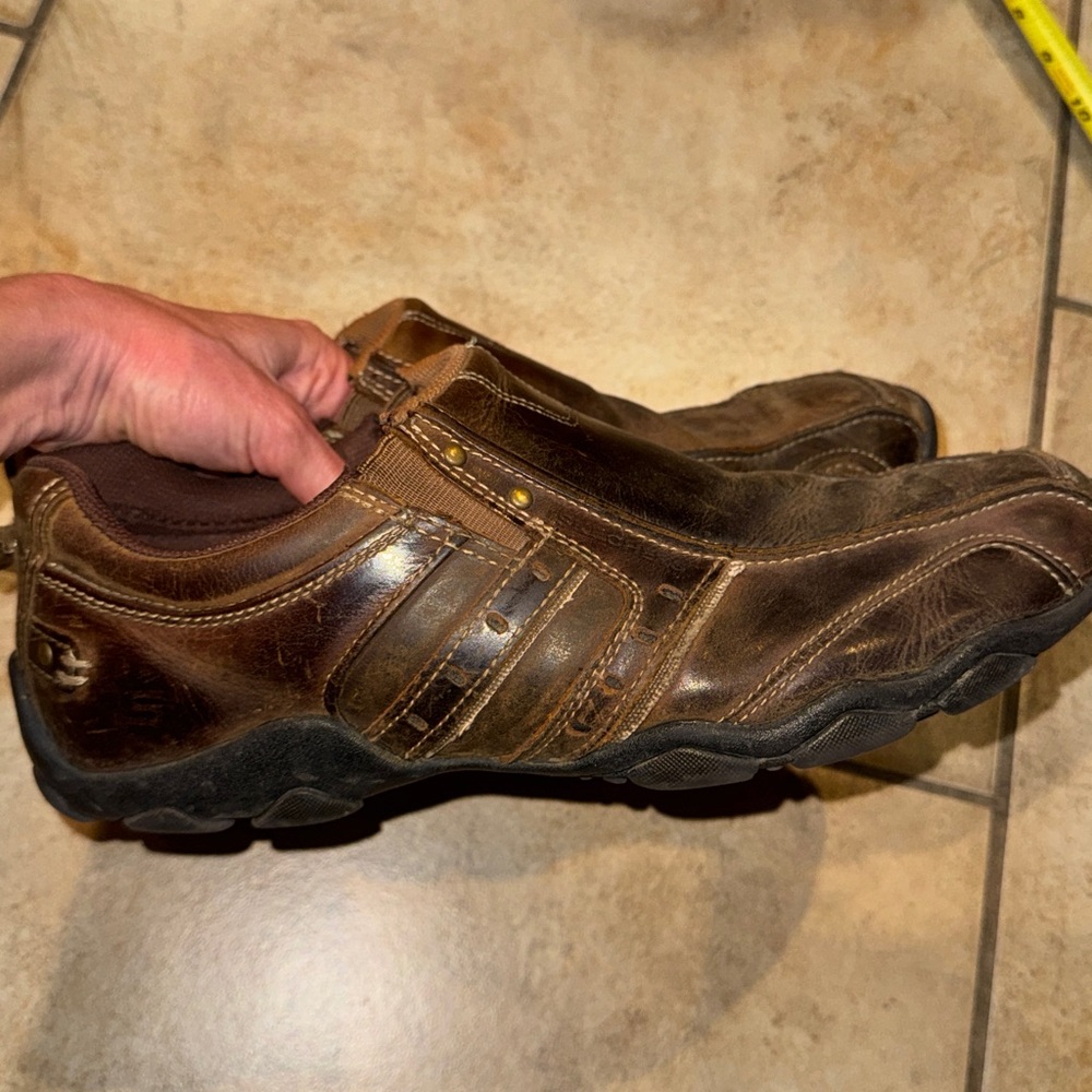 Original Skechers Mens Casual Shoes Size 11.5 Brown Leather Pull On Loafers